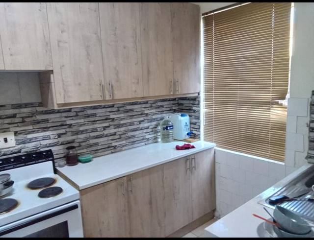 2 BEDROOM TOWNHOUSE FOR SALE IN ELDORAIGNE